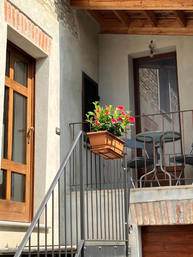 Ferienwohnung Un Passo Dal Castello Barolo Exterior foto